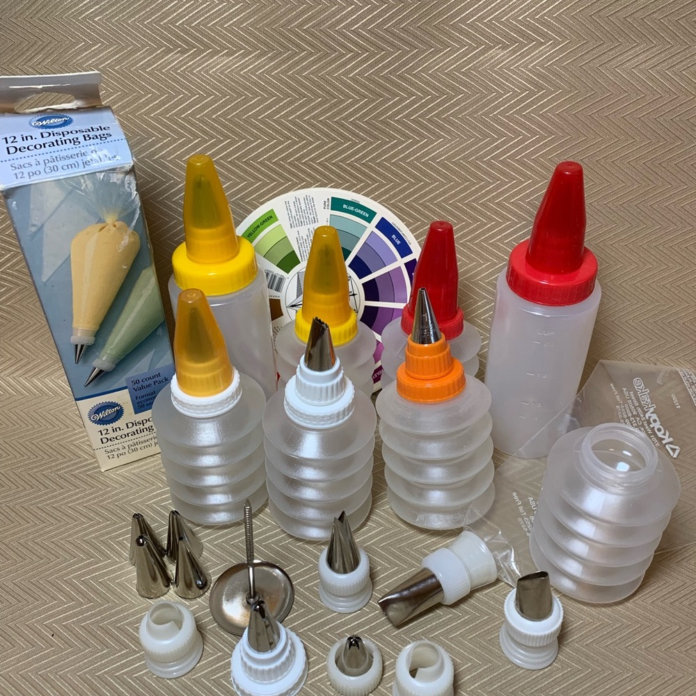 Decorating Kit with Caps and Tips